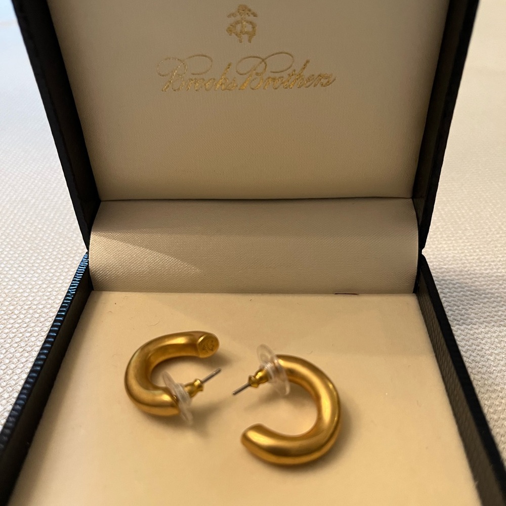 Brooks Brothers gold tone small hoop earrings